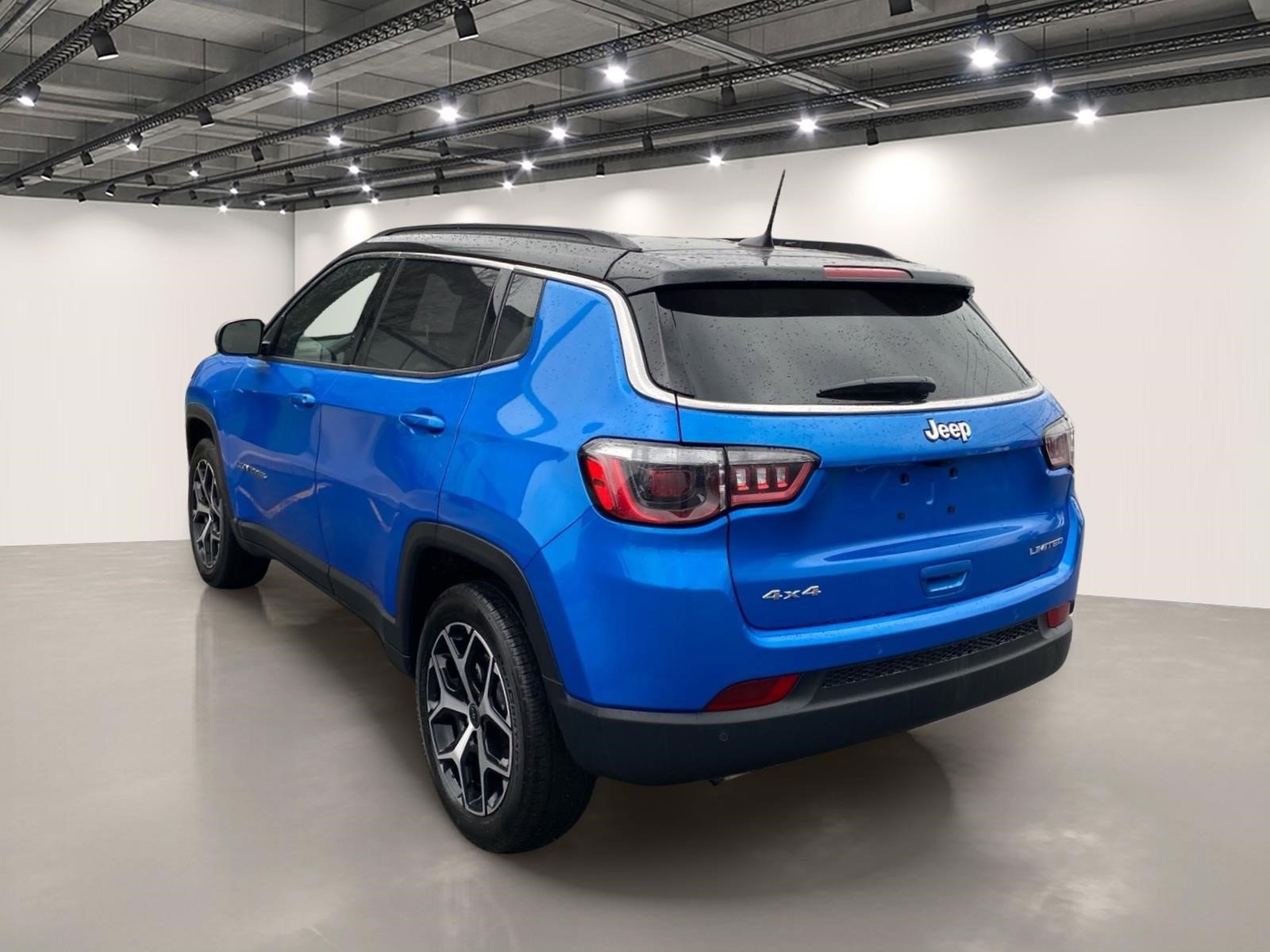 Used 2025 Jeep Compass Limited image 5