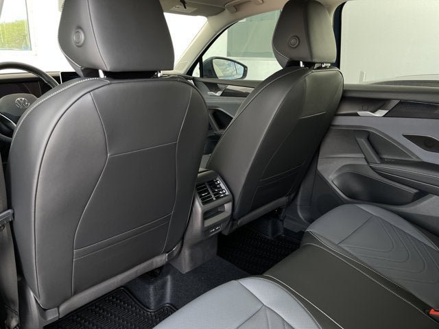 New 2026 Volkswagen Tiguan SE R-Line image 24