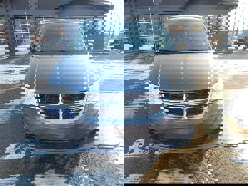 Used 2018 Dodge Grand Caravan SE w/ UConnect Hands-Free Group image 4