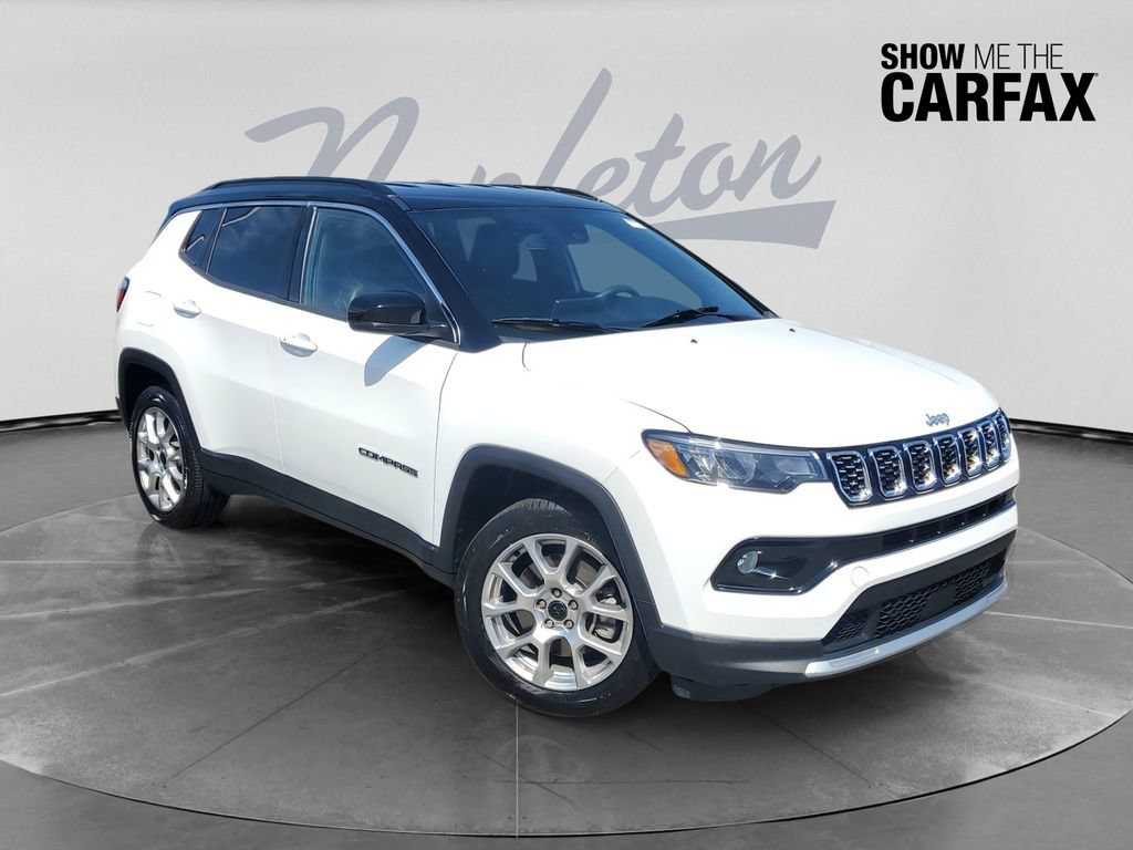 Used 2025 Jeep Compass Limited AWD/4WD image 1