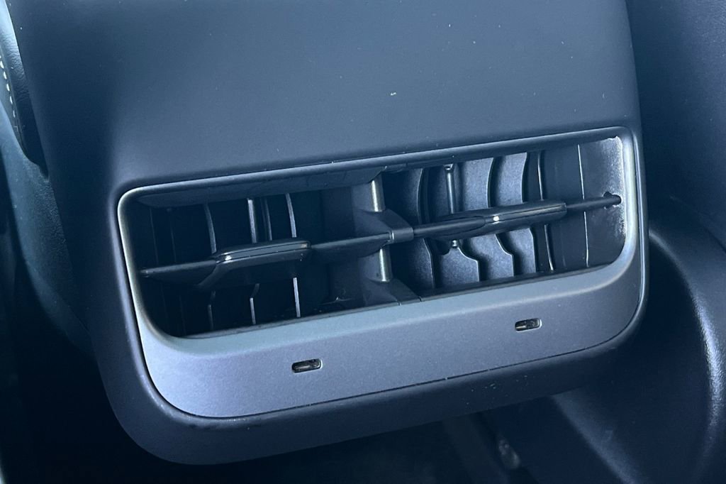 Used 2023 Tesla Model Y Performance image 16