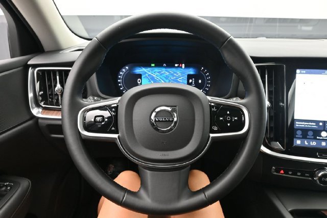 Used 2025 Volvo V60 B5 Cross Country Plus AWD/4WD image 23