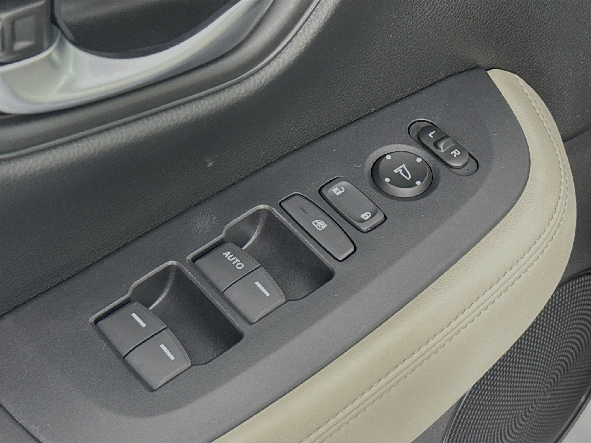 Certified 2025 Honda HR-V LX image 17
