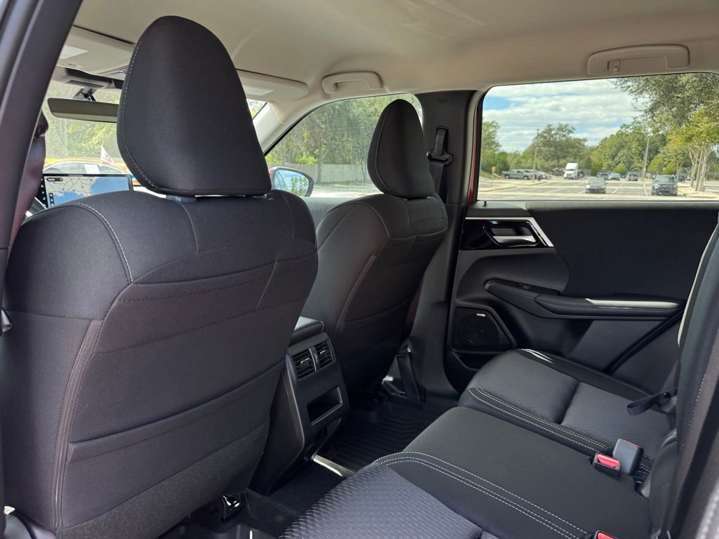 New 2025 Mitsubishi Outlander ES image 17