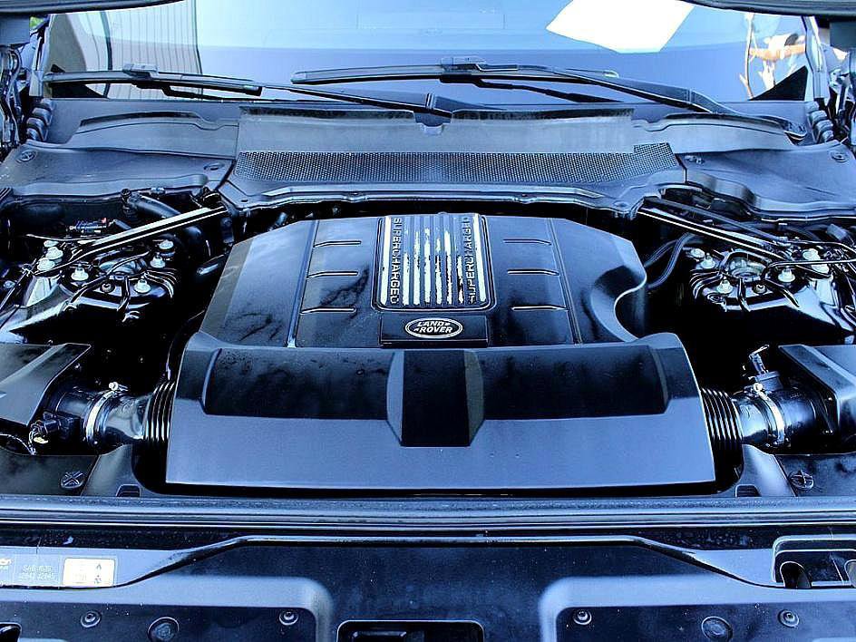 Used 2018 Land Rover Discovery SE image 24