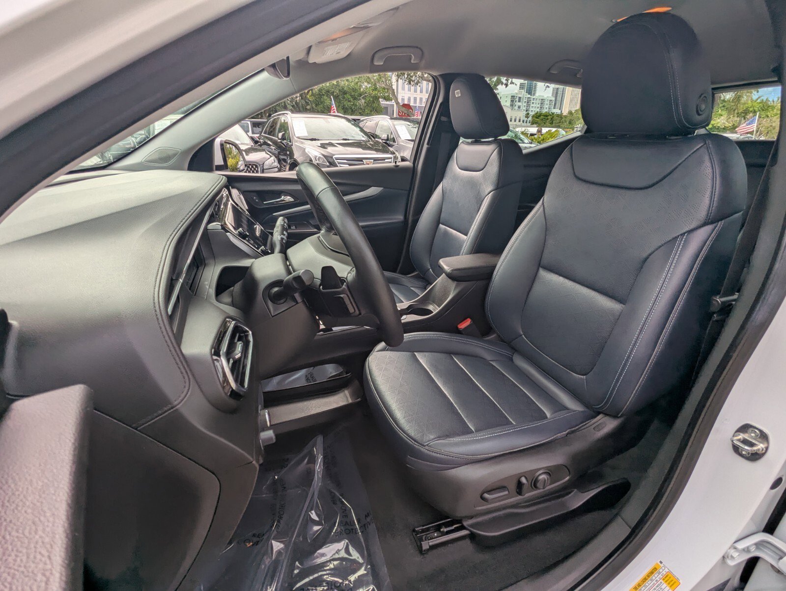 Used 2022 Chevrolet Bolt EUV LT w/ Convenience Package FWD image 11