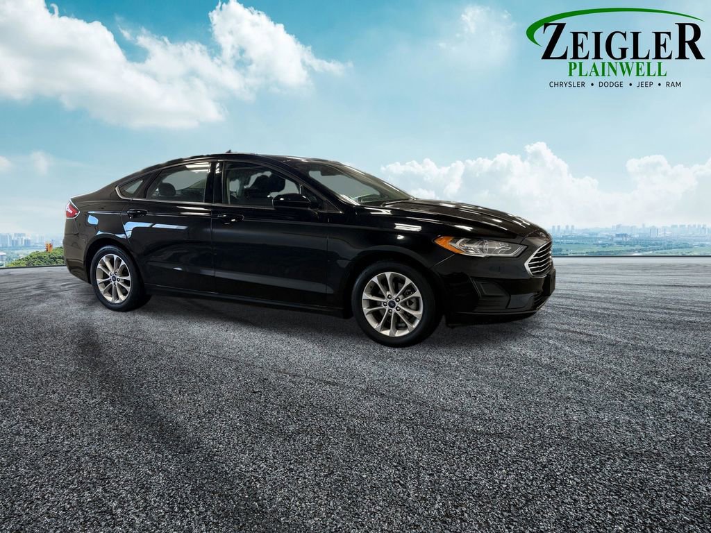Used 2020 Ford Fusion SE image 11