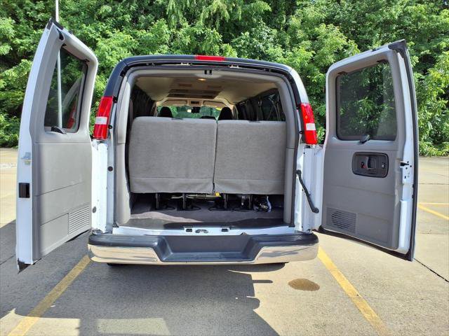 Used 2024 Chevrolet Express 3500 LT w/ LT Preferred Equipment Group RWD image 13
