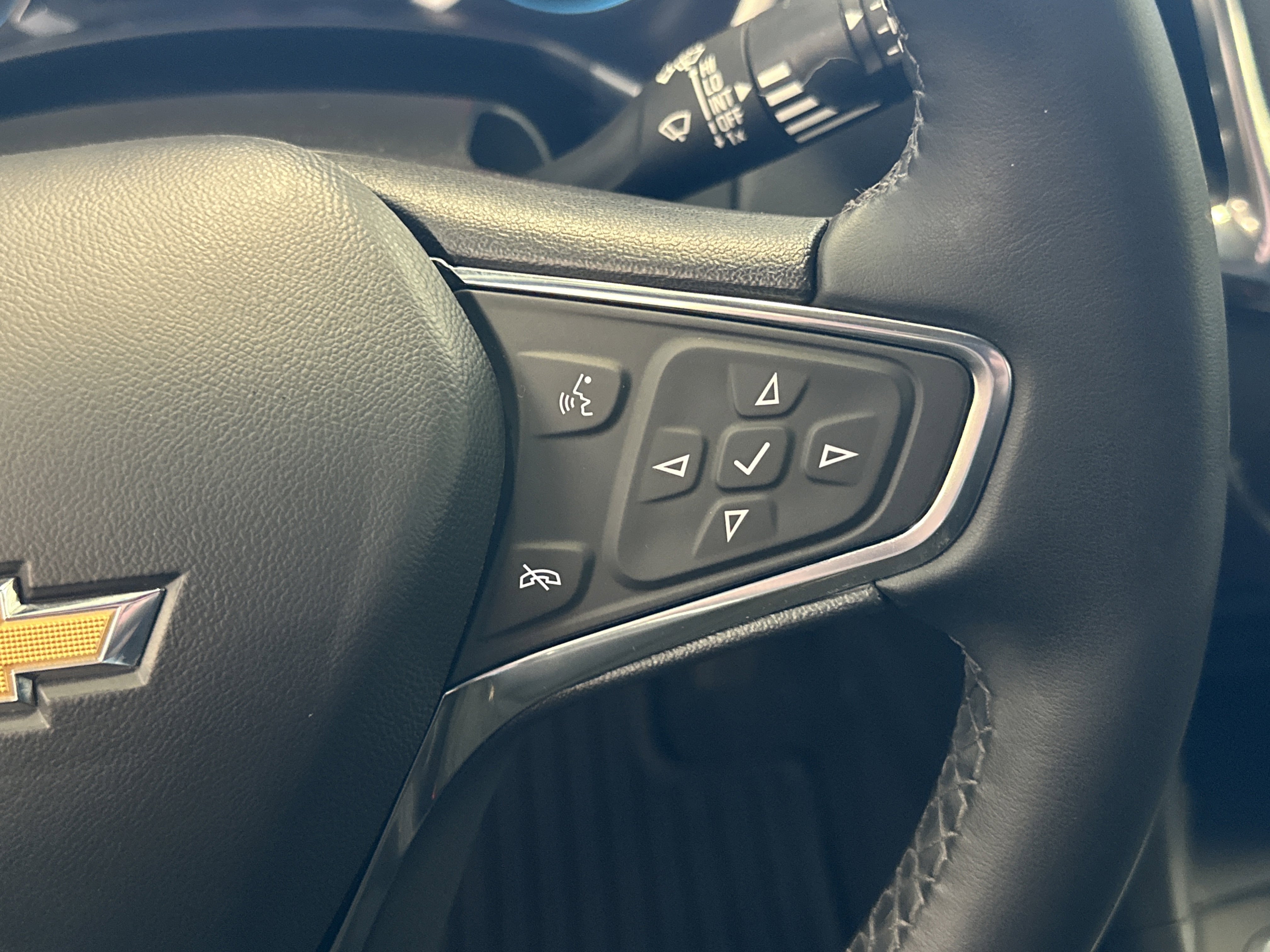 Used 2024 Chevrolet Equinox LT FWD image 33