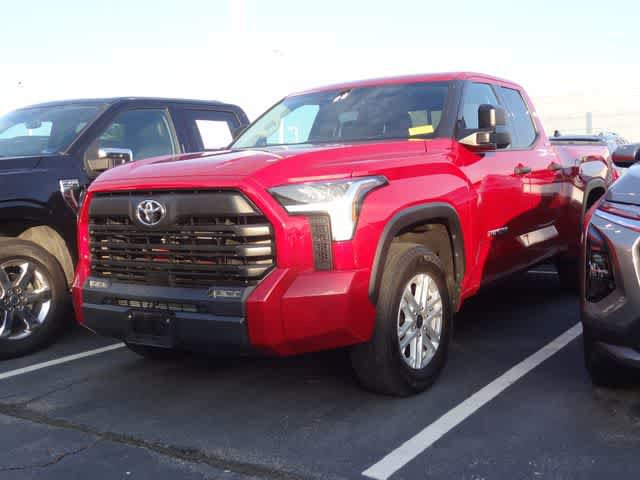 Used 2022 Toyota Tundra SR5 w/ SR5 Convenience Package AWD/4WD image 1