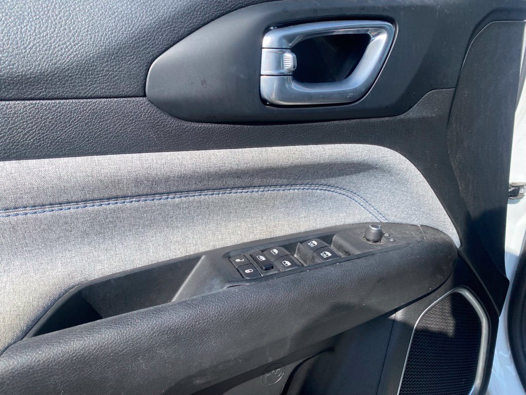 Used 2023 Jeep Compass Latitude AWD/4WD image 18