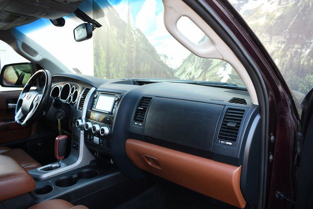 Used 2014 Toyota Sequoia Platinum image 25