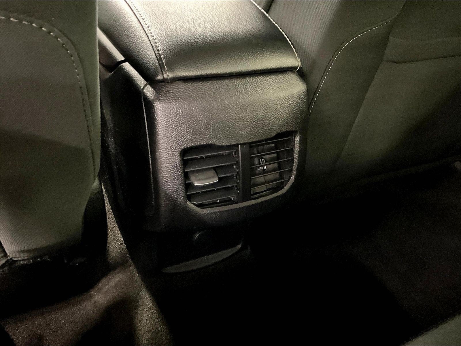 Used 2020 Ford Fusion SE FWD image 9
