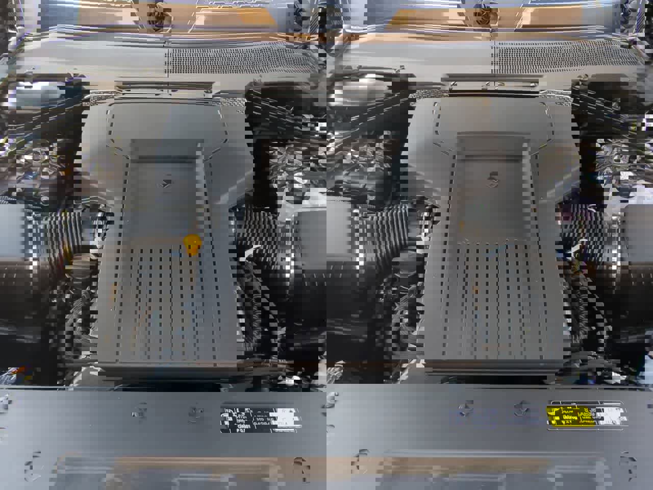 Used 2025 Land Rover Defender 110 image 15