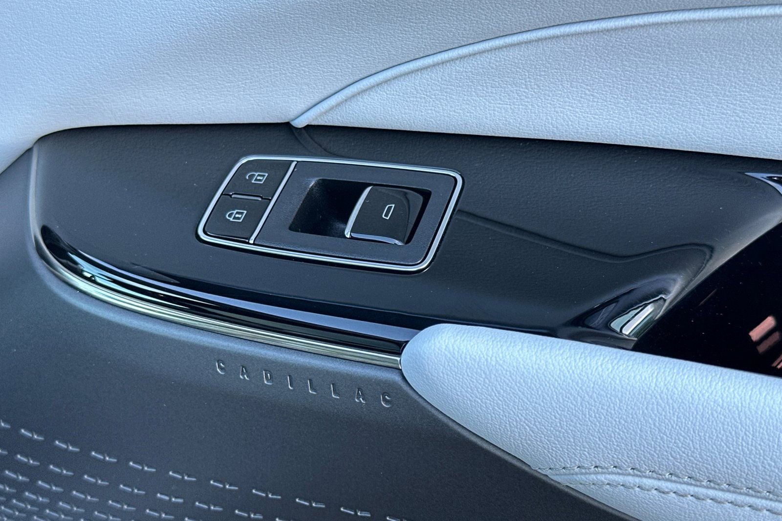 Certified 2024 Cadillac Lyriq Luxury image 22