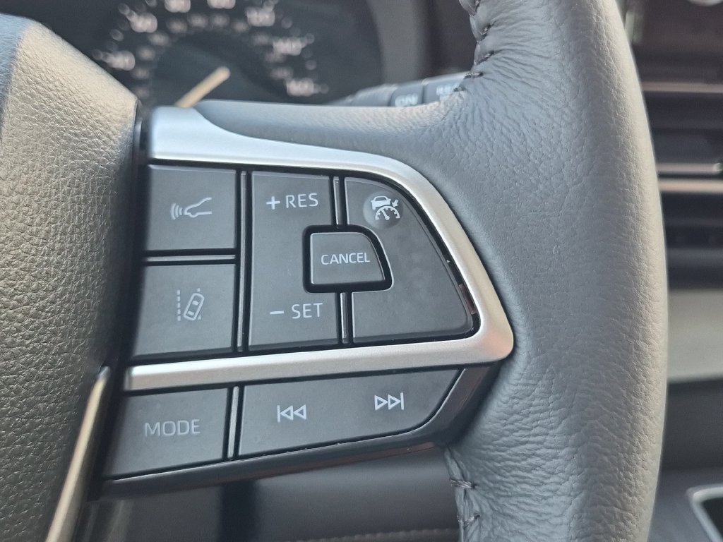 Used 2026 Toyota Sienna XLE FWD image 29