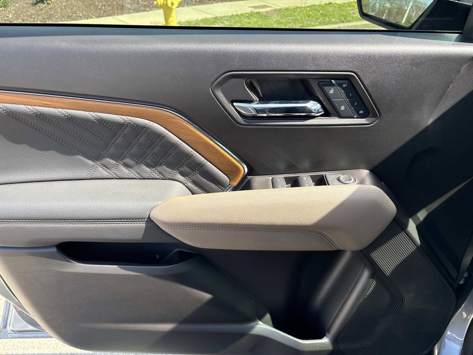 Certified 2024 GMC Canyon Denali image 12