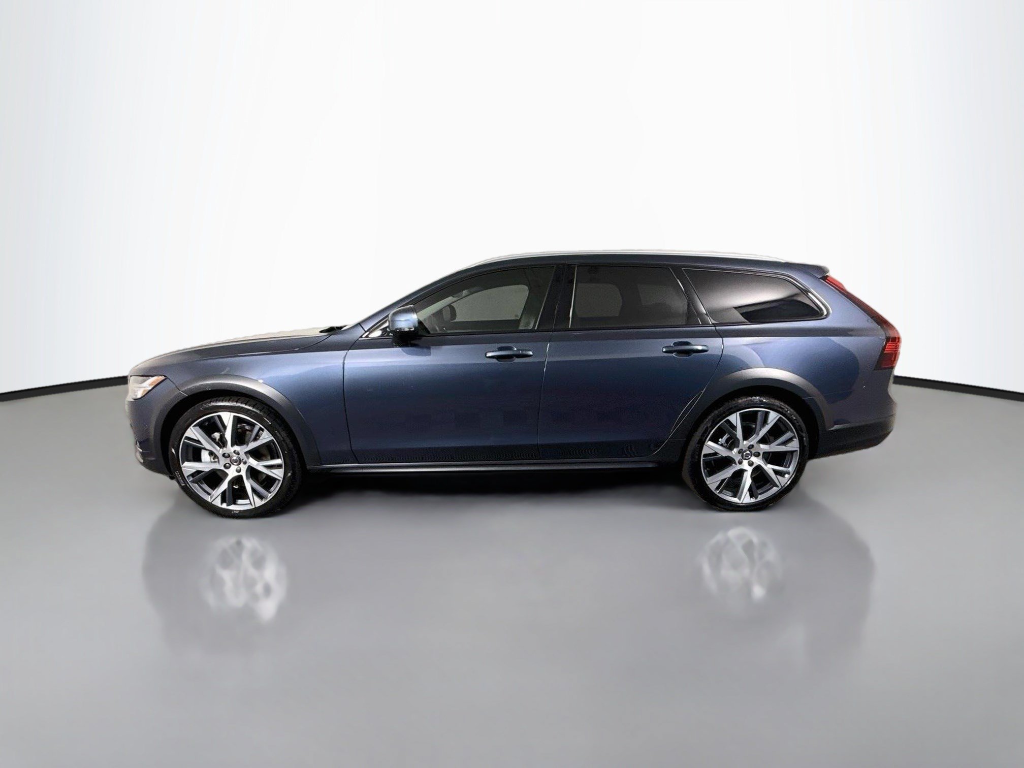 Used 2025 Volvo V90 B6 Cross Country Ultra w/ Protection Package Premier AWD/4WD image 6