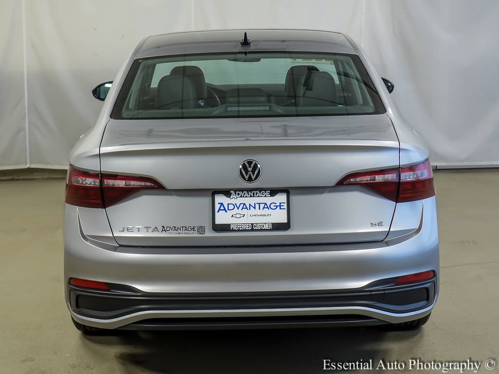 Used 2024 Volkswagen Jetta SE FWD image 6