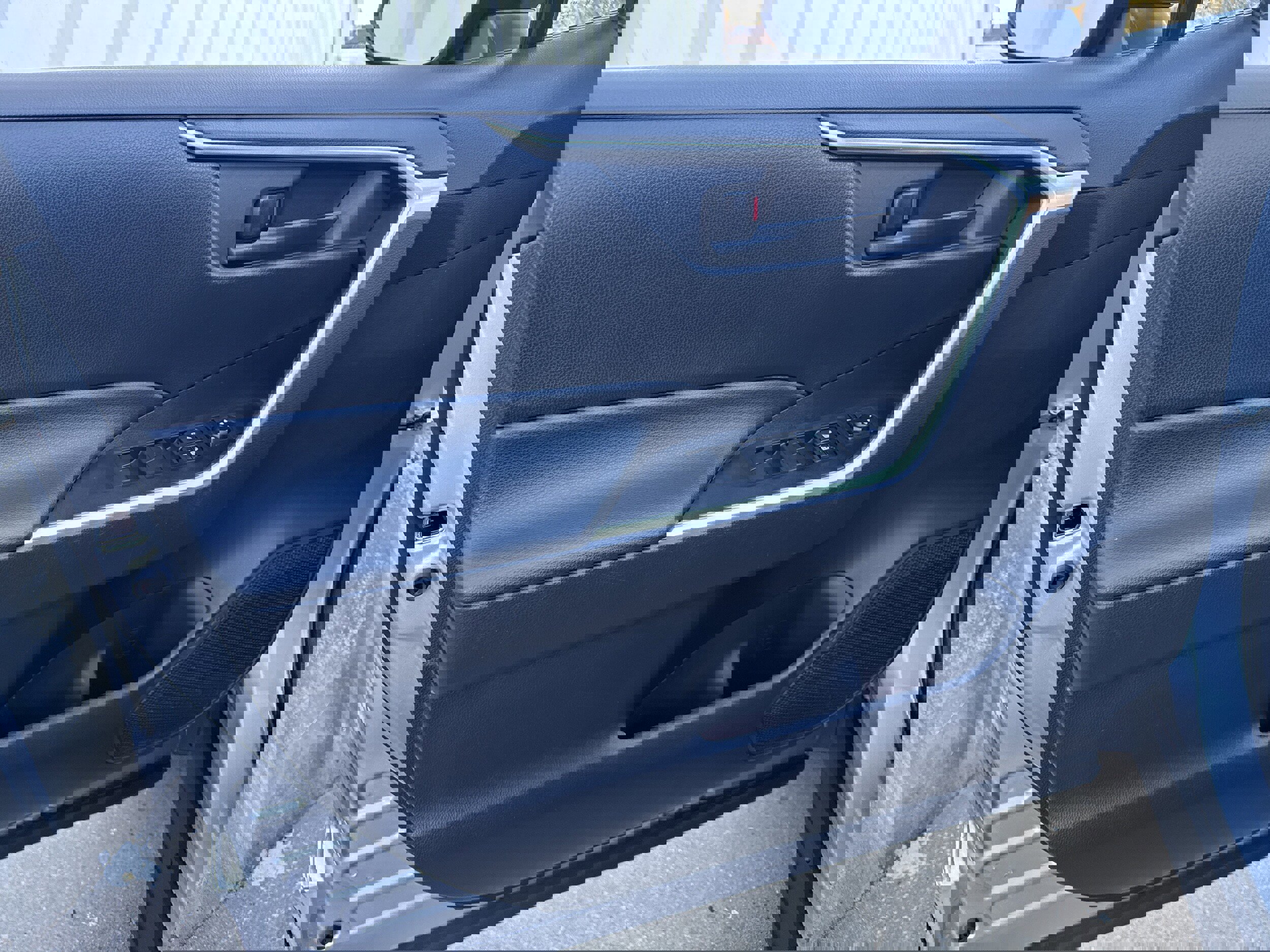 Used 2020 Toyota RAV4 LE image 6