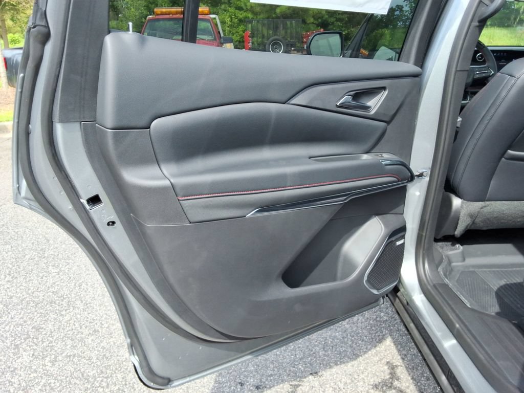 New 2026 Chevrolet Traverse RS w/ LPO, Floor Liner Package FWD image 15