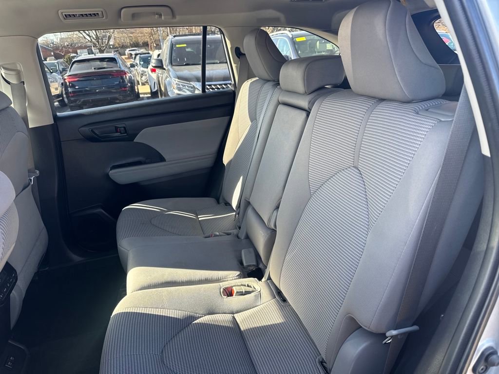 Used 2021 Toyota Highlander LE image 36