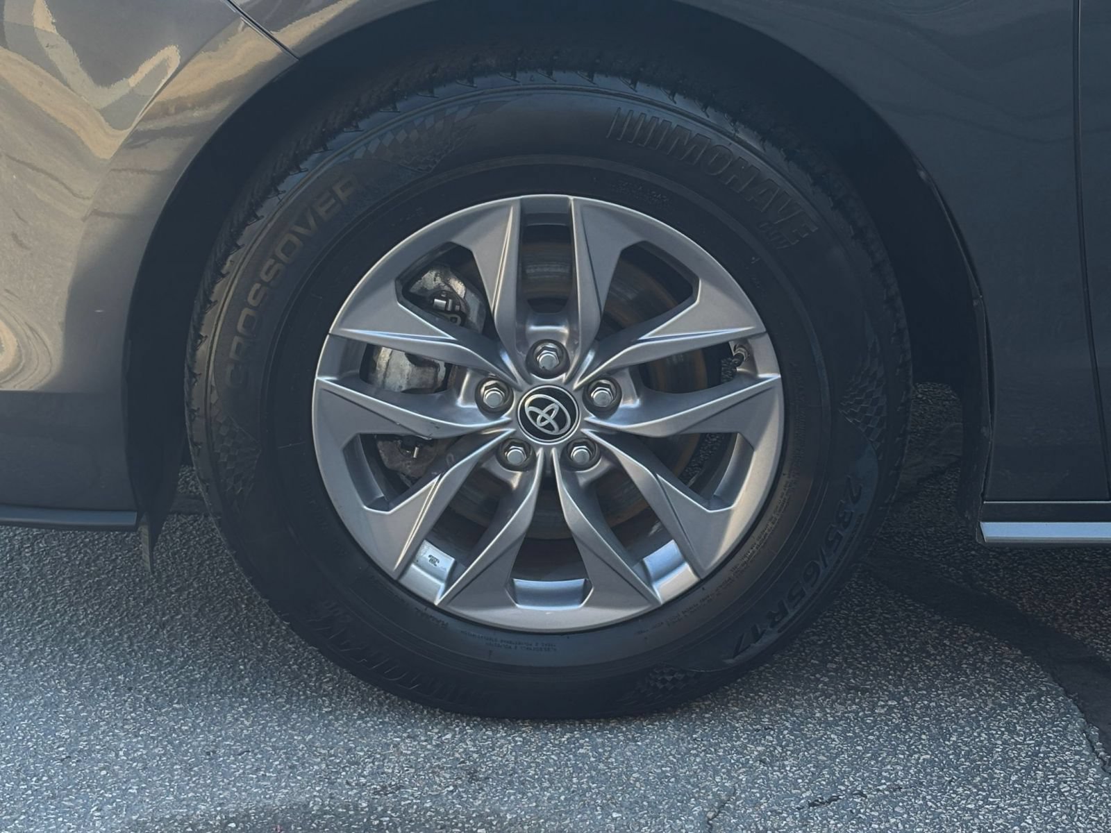 Used 2025 Toyota Sienna XLE FWD image 33