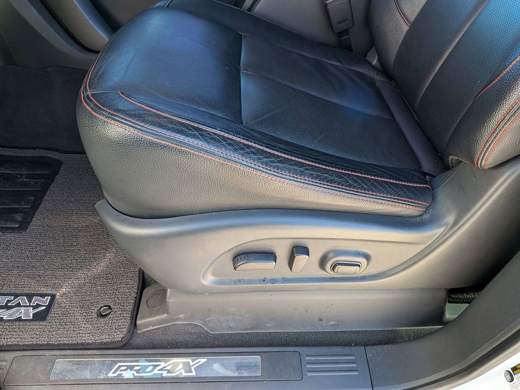 Used 2021 Nissan Titan PRO-4X w/ Pro-4x Convenience Package image 14