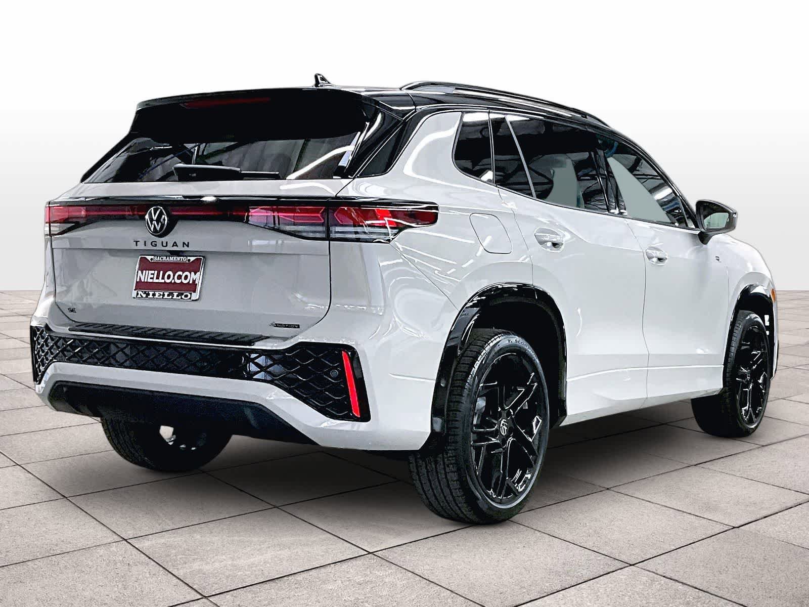 New 2026 Volkswagen Tiguan SE R-Line AWD/4WD image 4