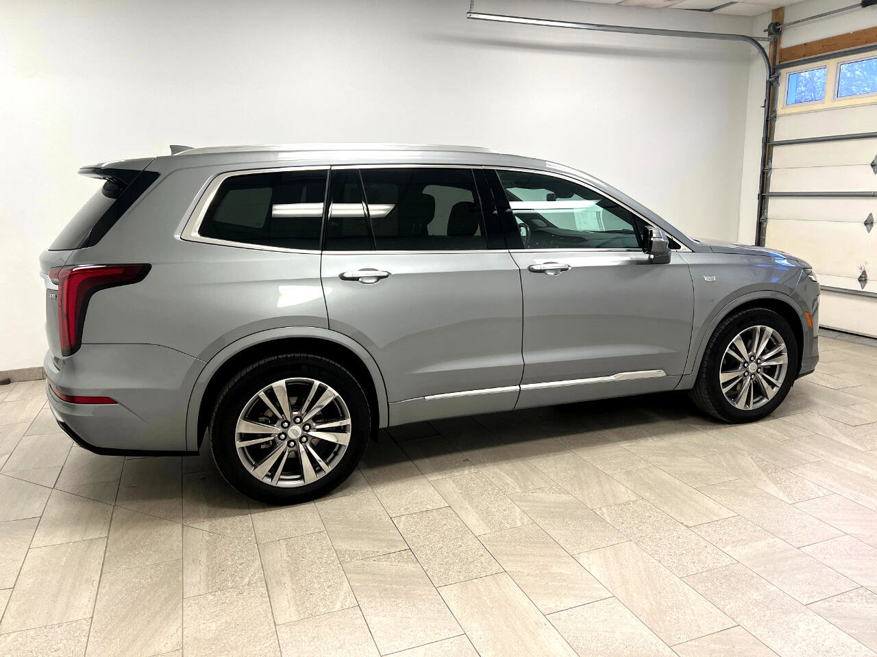 Used 2024 Cadillac XT6 Premium Luxury image 17