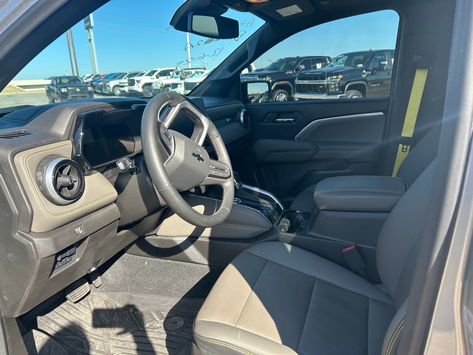 Used 2024 Chevrolet Colorado ZR2 w/ ZR2 Convenience Package III image 13