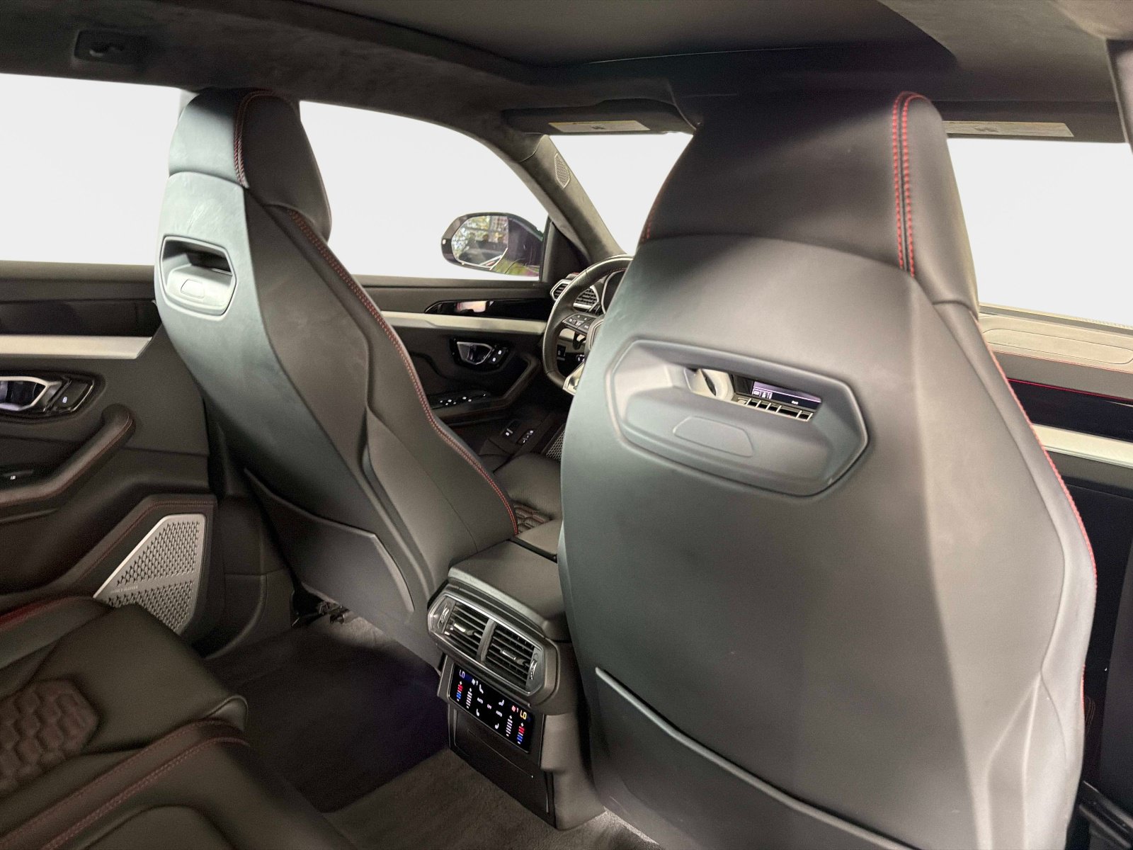 Used 2019 Lamborghini Urus AWD/4WD image 29