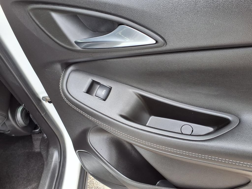 Used 2023 Buick Encore GX Essence w/ Experience Buick Package FWD image 24