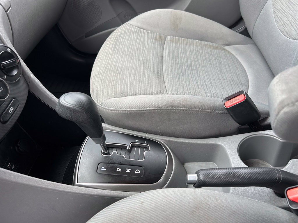 Used 2015 Hyundai Accent GLS FWD image 16