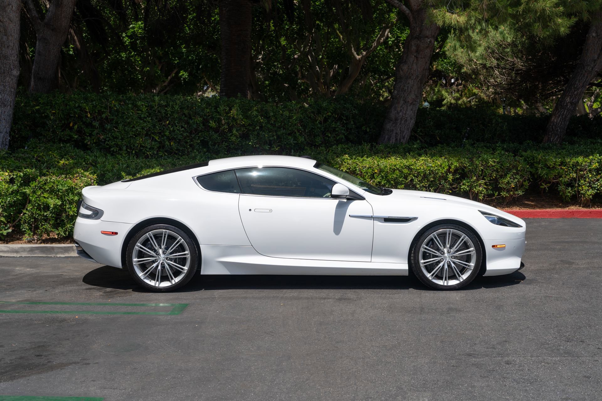 Used 2012 Aston Martin Virage Coupe RWD image 25