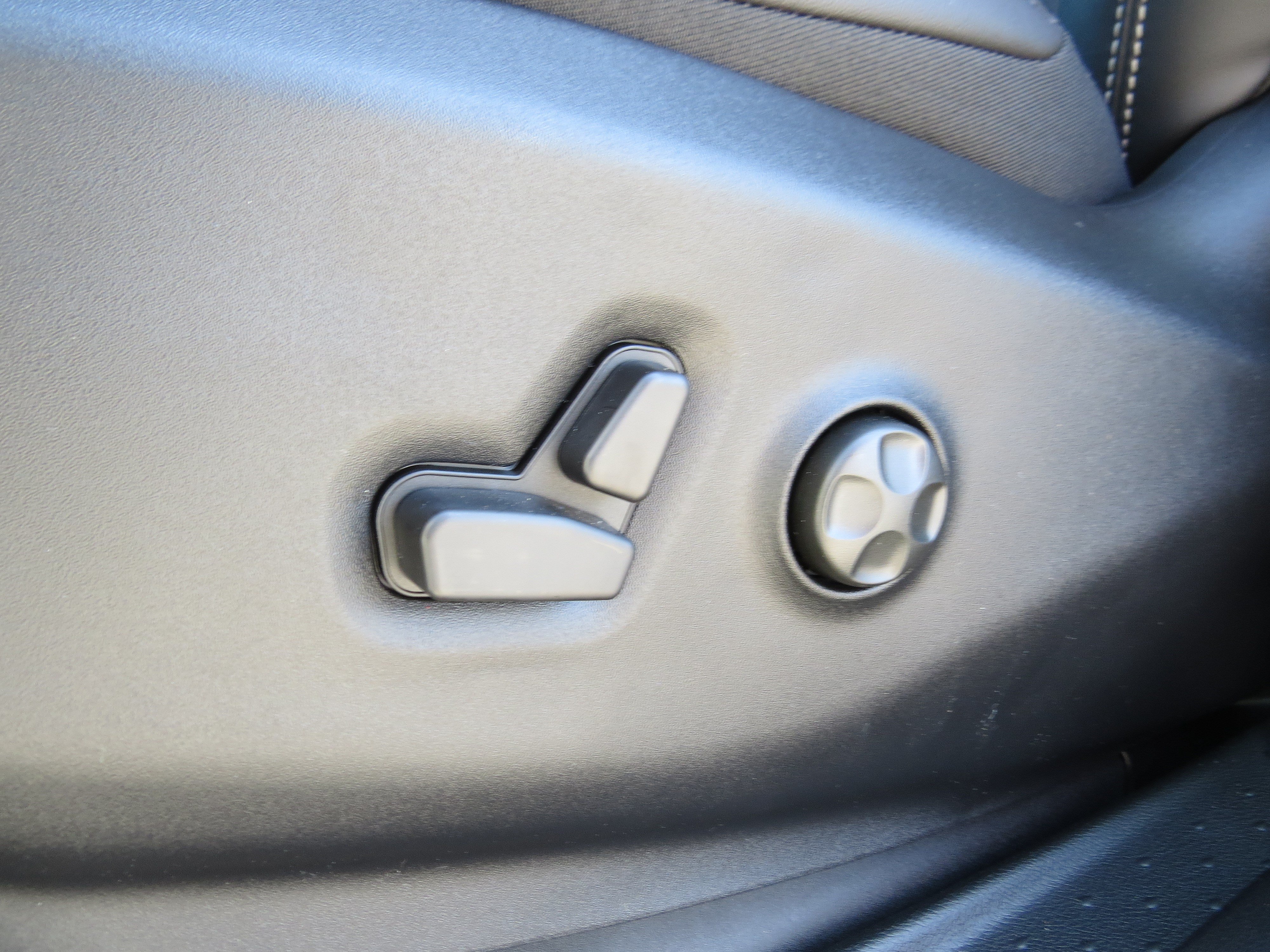 New 2027 Chrysler Pacifica Select FWD image 15
