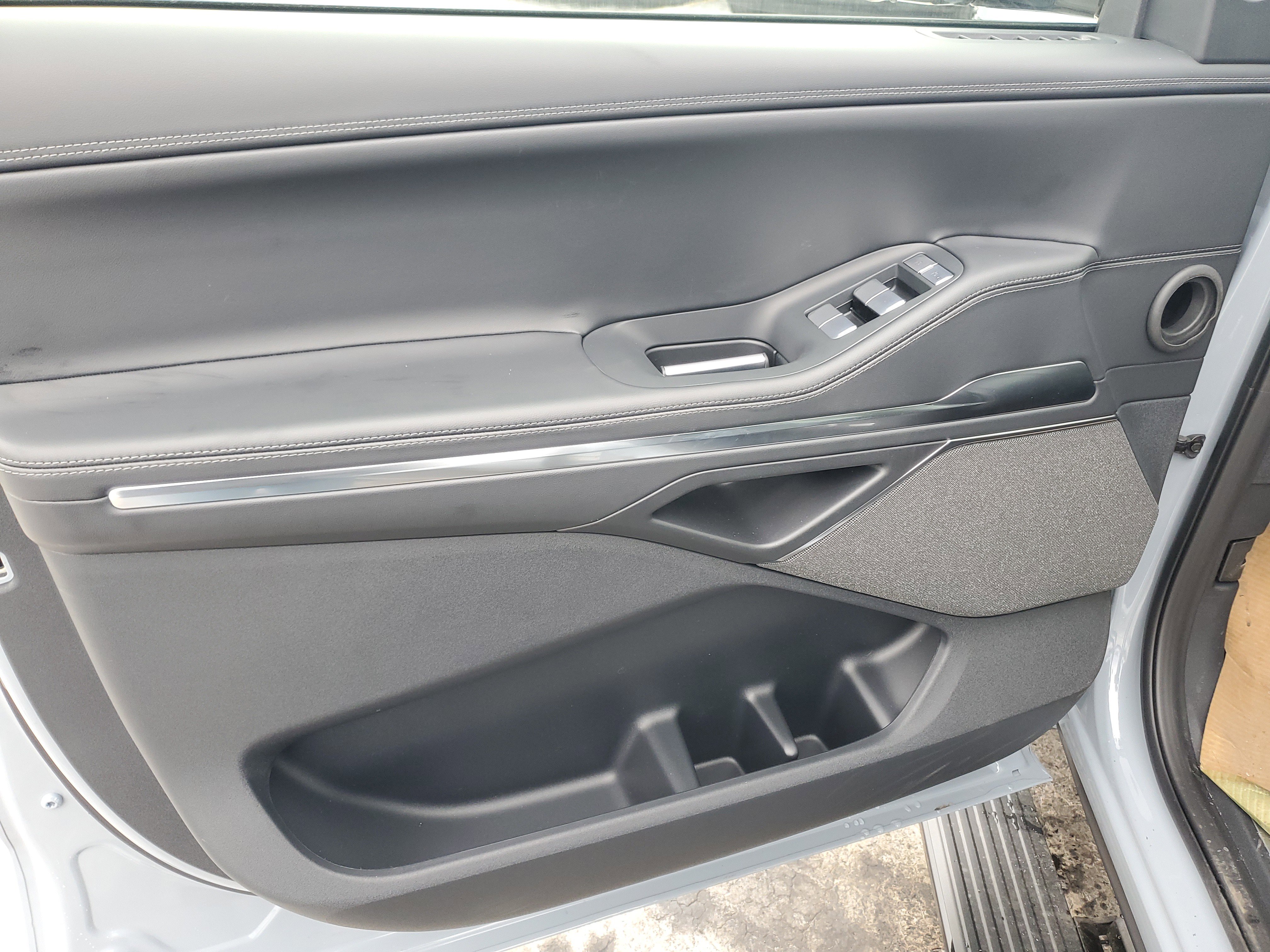 New 2025 Lincoln Navigator L Reserve w/ Jet Appearance Package image 8