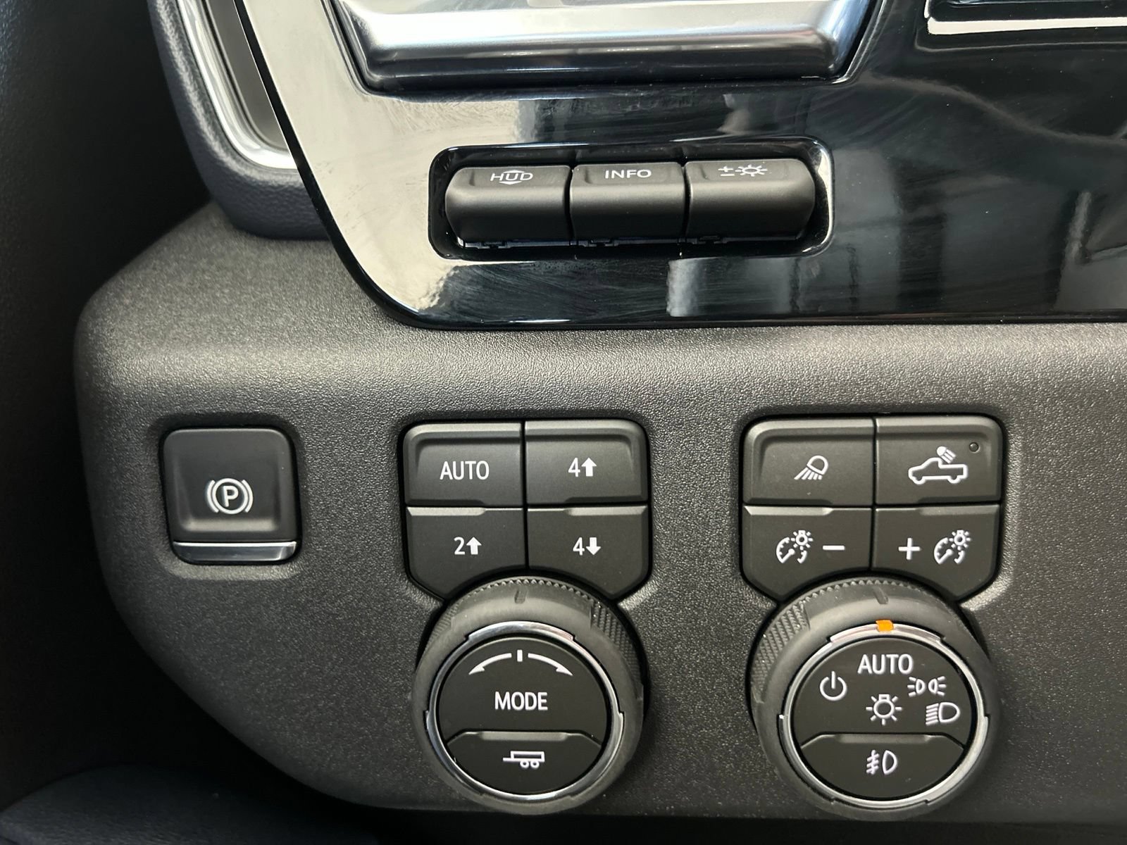 Used 2026 Chevrolet Silverado 1500 High Country AWD/4WD image 21