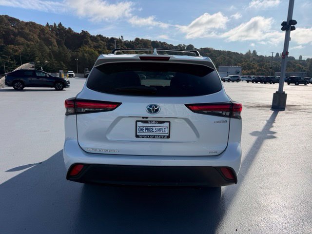 Certified 2022 Toyota Highlander Bronze Edition AWD/4WD image 5