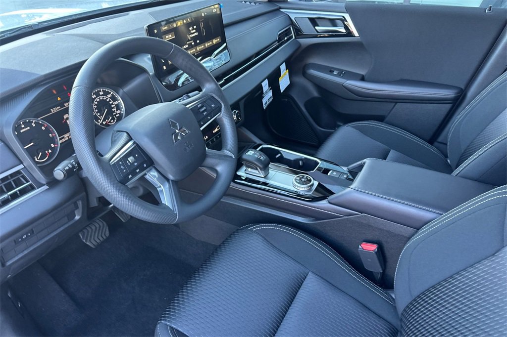 New 2025 Mitsubishi Outlander ES image 11