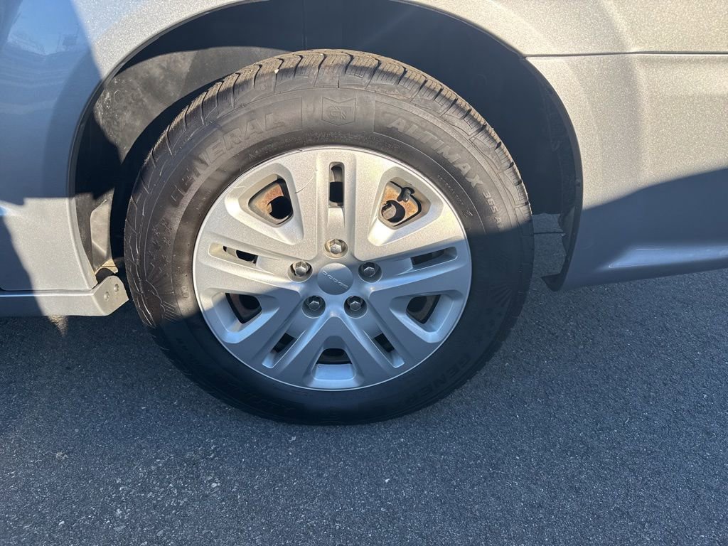 Used 2017 Dodge Grand Caravan SE image 25