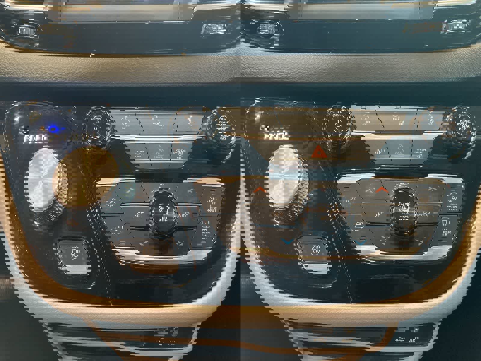 Used 2020 Chrysler Pacifica Touring w/ Cold Weather Group image 18