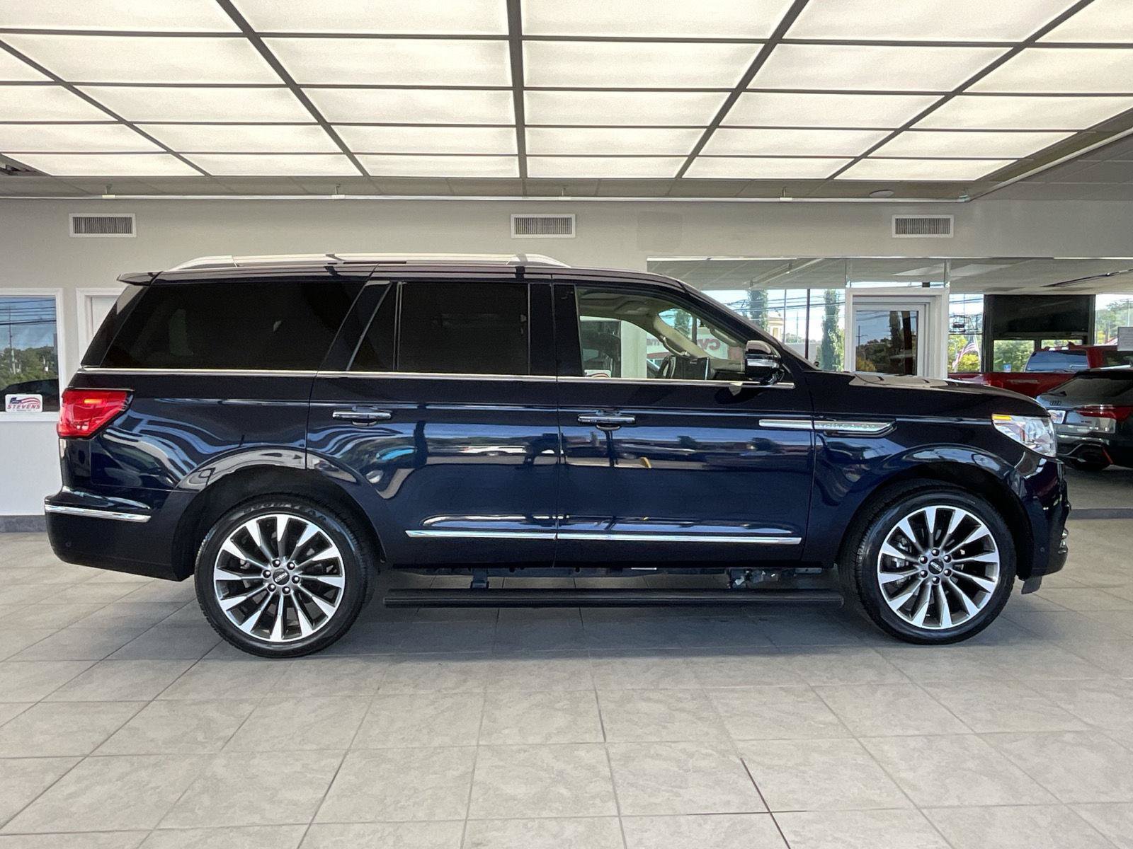 Used 2021 Lincoln Navigator Reserve AWD/4WD image 4