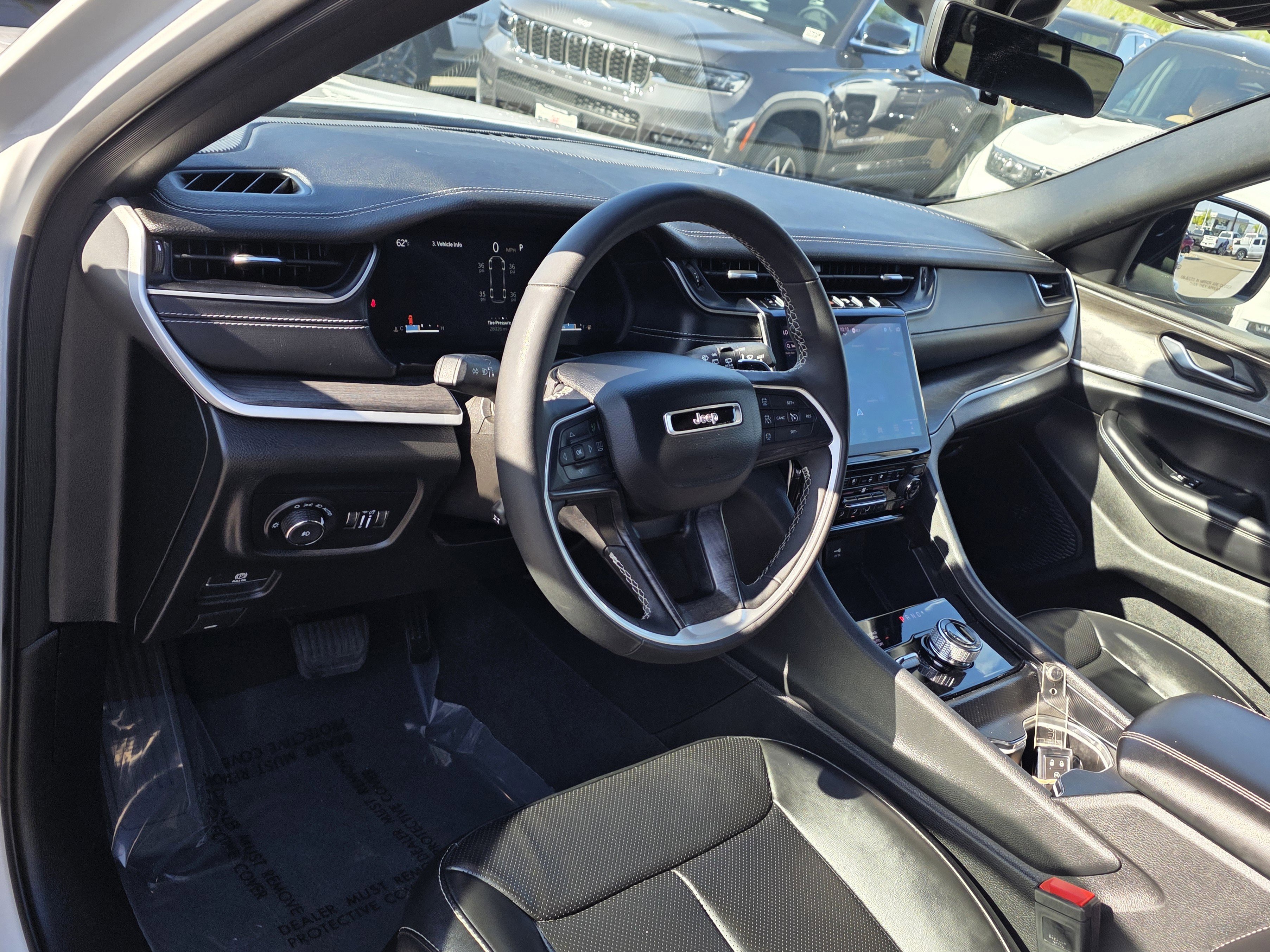 Certified 2024 Jeep Grand Cherokee L Limited w/ Luxury Tech Group II image 15