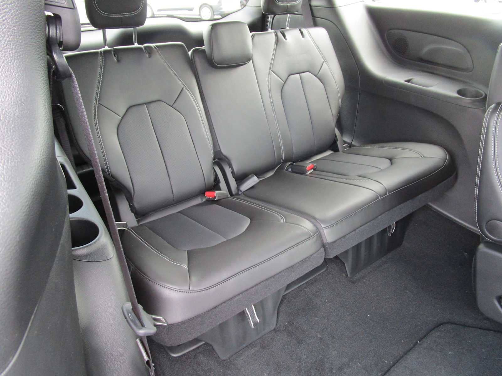 New 2026 Chrysler Pacifica Select FWD image 13
