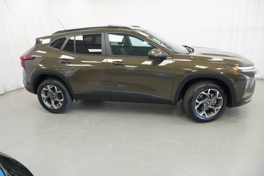 Certified 2024 Chevrolet Trax LT w/ Sunroof Package FWD image 7