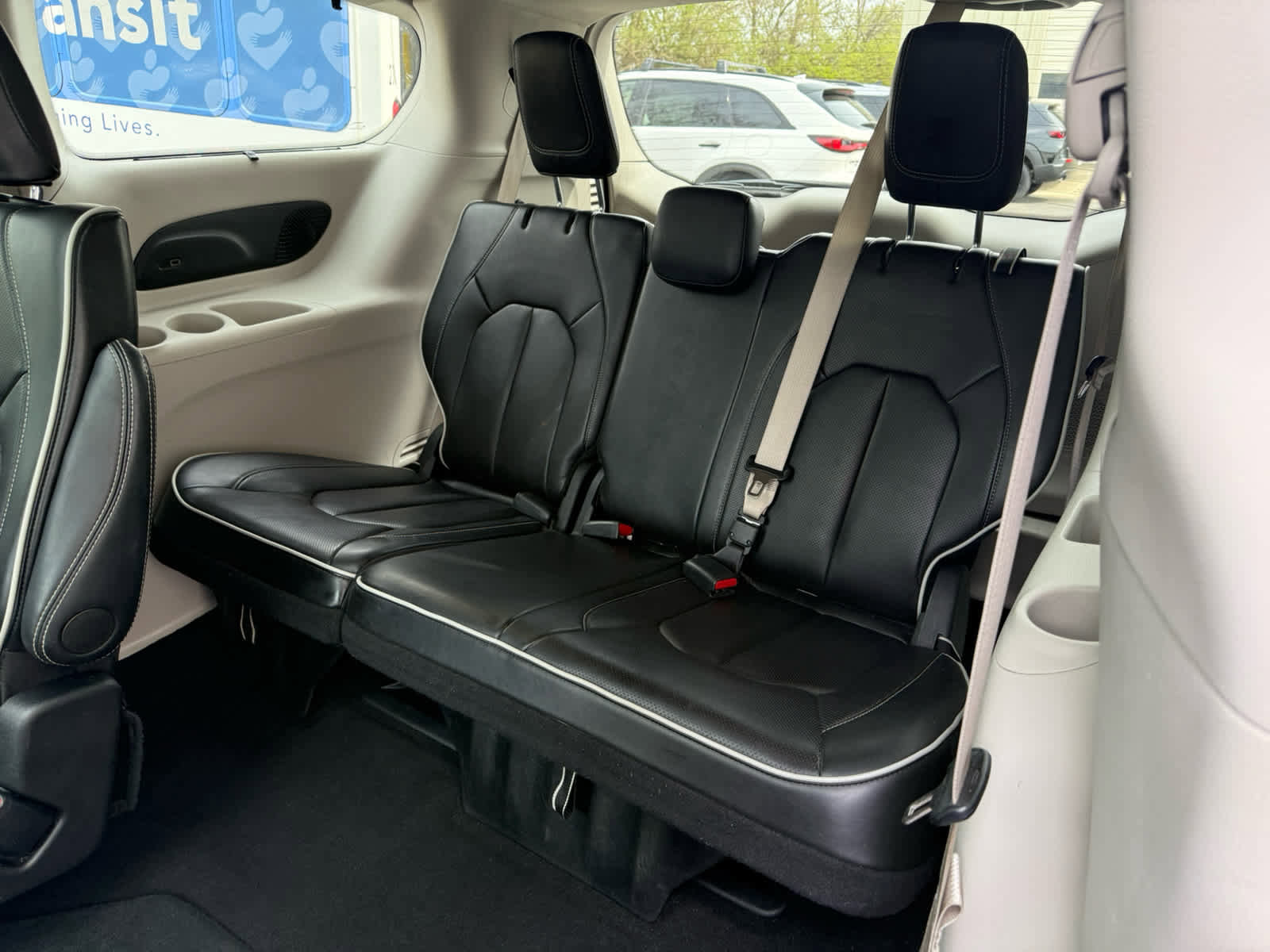 Used 2024 Chrysler Pacifica Limited FWD image 6