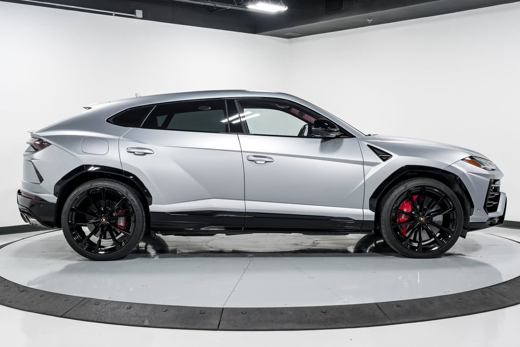 Used 2022 Lamborghini Urus AWD/4WD image 2