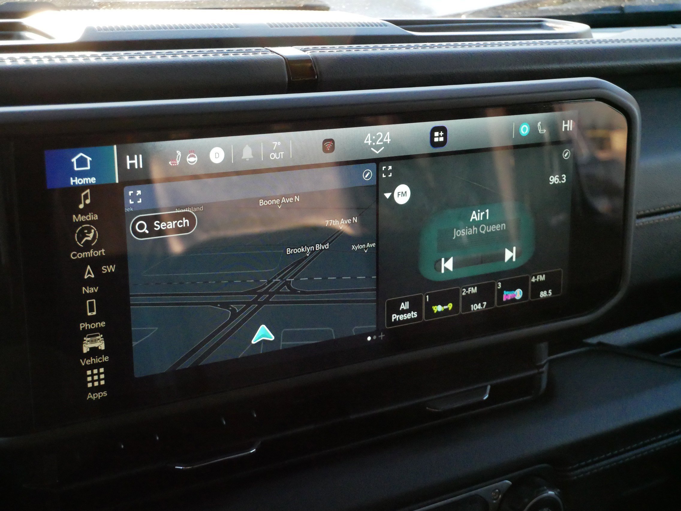 Used 2024 Jeep Wrangler Sahara w/ Technology Group image 23