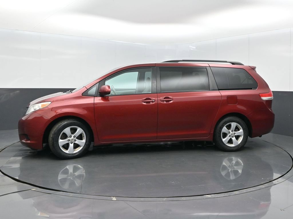 Used 2012 Toyota Sienna LE w/ Towing Pkg image 4